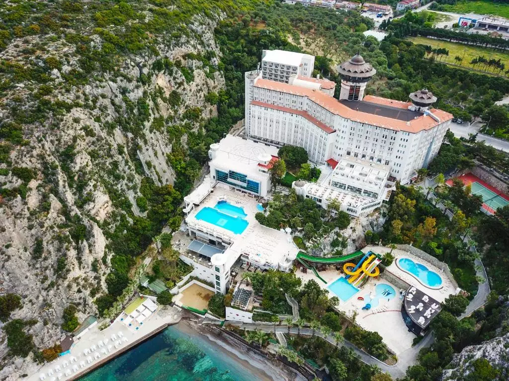 LADONIA ADAKULE LADONIA ADAKULE